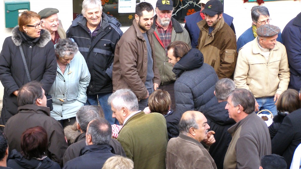 Cyril Lignac au marché aux truffes de Lalbenque